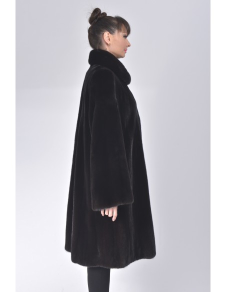 Oversized black mink coat right side