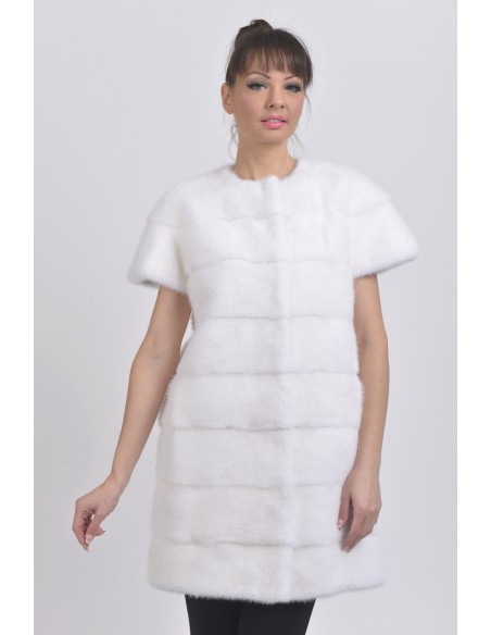 Short white mink coat with short sleeves front side